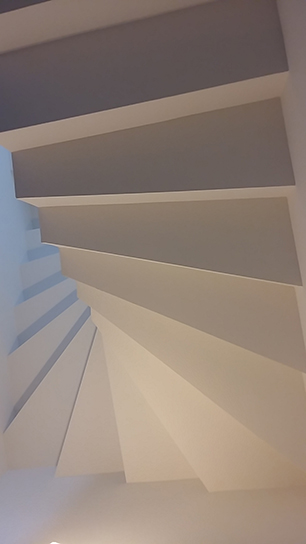 01_papnovelde staircase