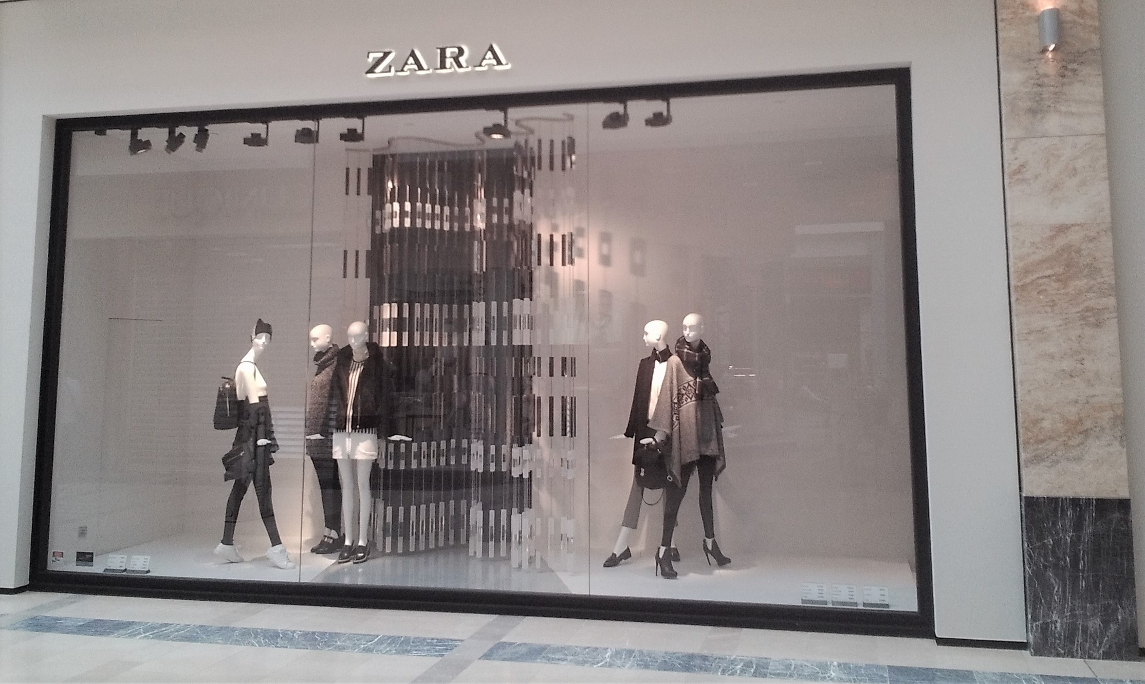 02_ZARA_Arena_facade